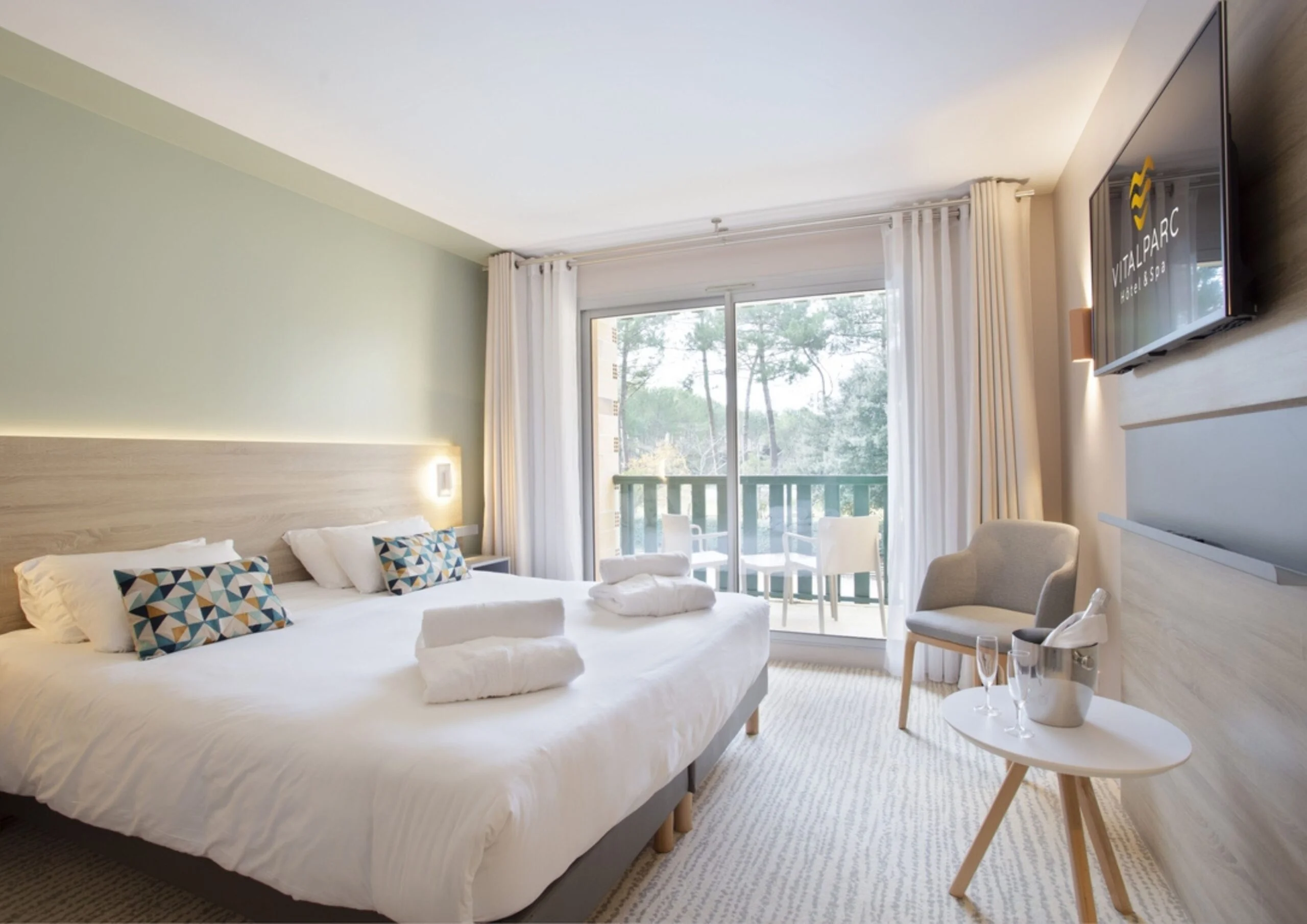 rénovation-mobilier-architecture-interieur-decoration-interieur-mobilier-sur-mesure-agencement-sur-mesure-nancy-residence-hoteliere-caluire-et-cuire-lyon-agence-tibulon